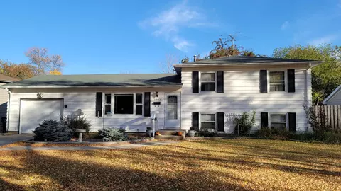 2302 17th St S, Moorhead, MN 56560