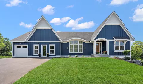 11152 Johnson Rdg, Eden Prairie, MN 55347