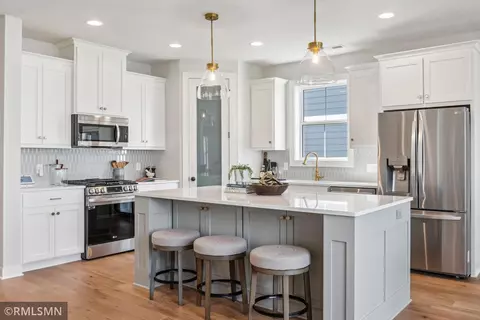 6429 Harvest Trl, Chaska, MN 55318