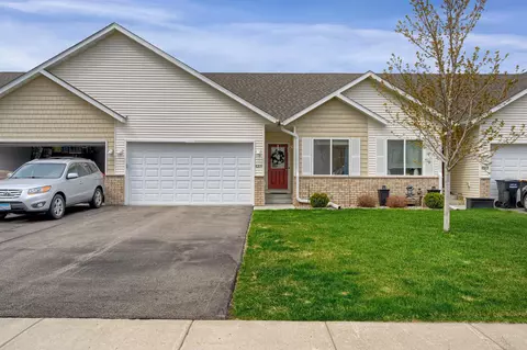 4209 Blakewood Dr, Shakopee, MN 55379