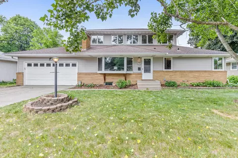 1159 Autumn St, Roseville, MN 55113
