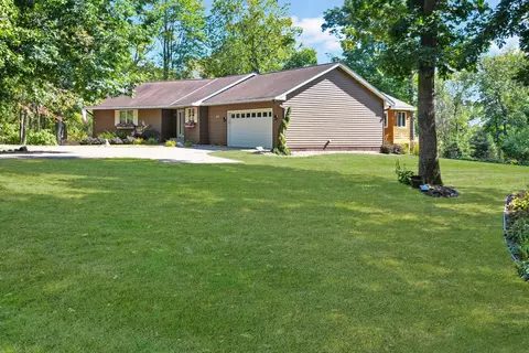 650 Beatrice Cir, Hudson, WI 54016