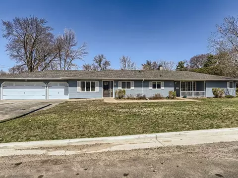 421 E 8th St, New Richmond, WI 54017