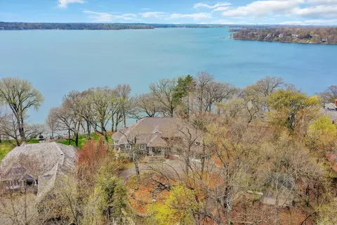73 Tamarack St, Mahtomedi, MN 55115