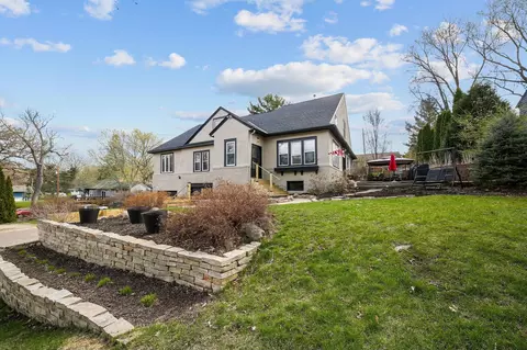 1238 Warner Ave N, Mahtomedi, MN 55115