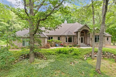 352 Quail Rd, Dellwood, MN 55110