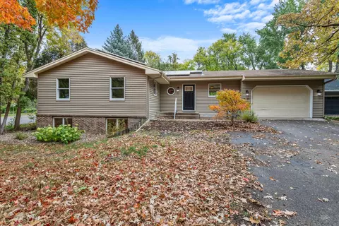 8435 Red Oak Dr, Mounds View, MN 55112