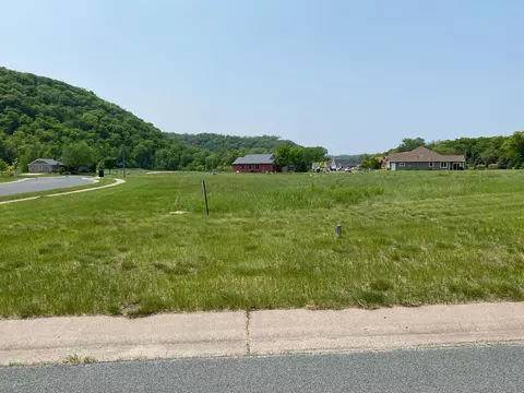 532 Clover Ct, Lake City, MN 55041