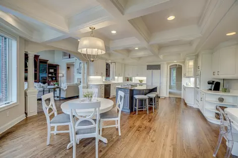 12 Lake Ct, North Oaks, MN 55127