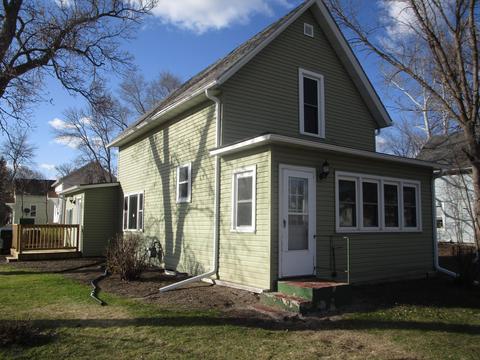 510 W 7th St, Morris, MN 56267