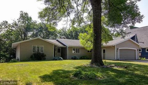 1598 Sherwood Dr, North Mankato, MN 56003