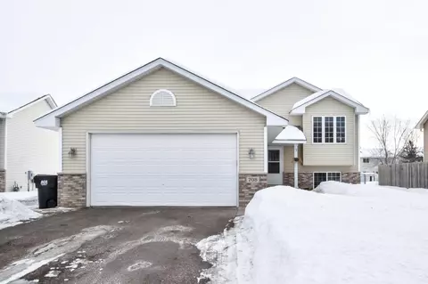 708 Isanti Pkwy NW, Isanti, MN 55040