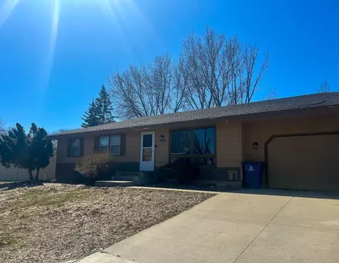 1762 Shakopee Ave E, Shakopee, MN 55379