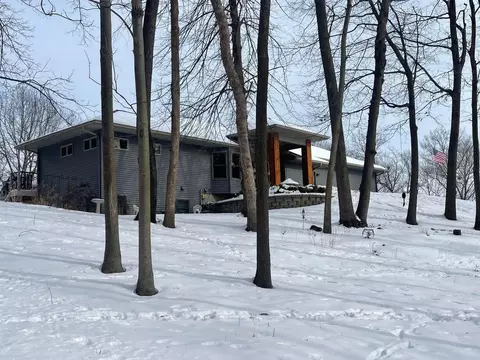 88 Mcintosh Rd E, La Crescent, MN 55947