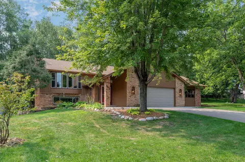 4573 Lake Park Dr, Eagan, MN 55122