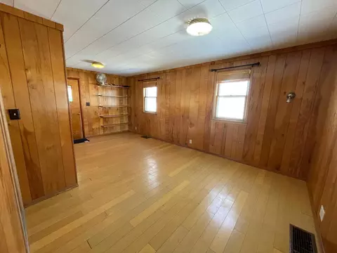 402 E 9th St, Morris, MN 56267 photo 8