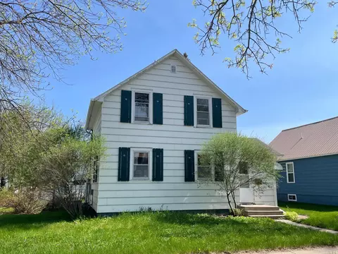 402 E 9th St, Morris, MN 56267