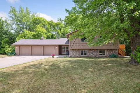 10633 Brunswick Cir, Bloomington, MN 55438