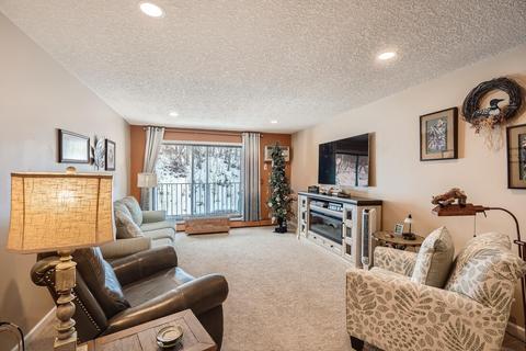215 Barry Ave S #214, Wayzata, MN 55391