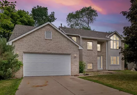 706 Meadow Ln, Woodbury, MN 55125