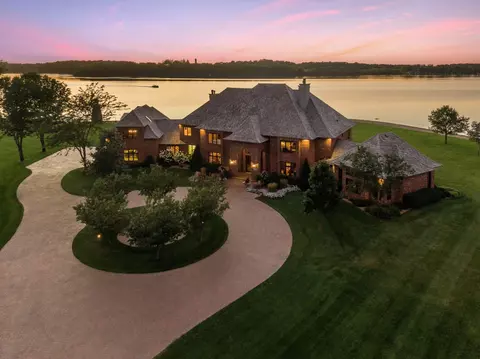 22497 Dodge Ct, Faribault, MN 55021