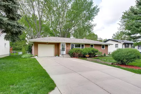 1984 Kingston Ave E, Maplewood, MN 55109