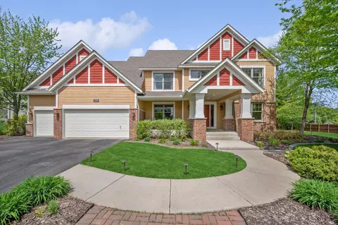1390 Meadow Ln, Chaska, MN 55318