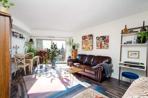 26 10th St W #1403, Saint Paul, MN 55102