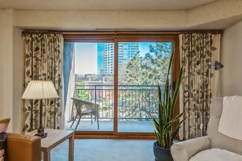 210 W Grant St #517, Minneapolis, MN 55403