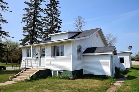 209 2nd Ave NW, Roseau, MN 56751