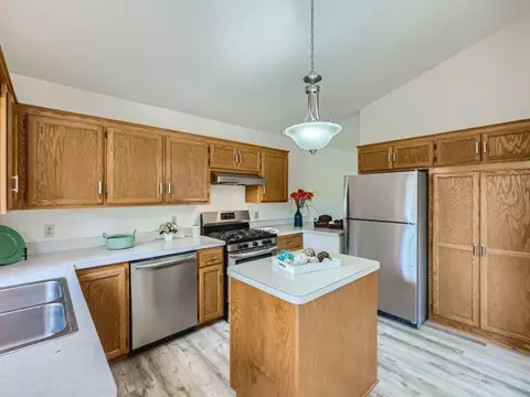 8837 Kilbirnie Ter, Brooklyn Park, MN 55443
