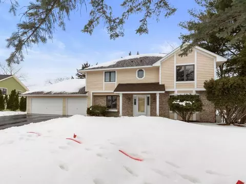 7982 Island Rd, Eden Prairie, MN 55347