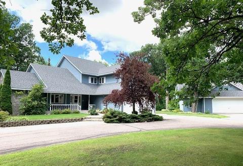 707 11th Ave SE, Roseau, MN 56751