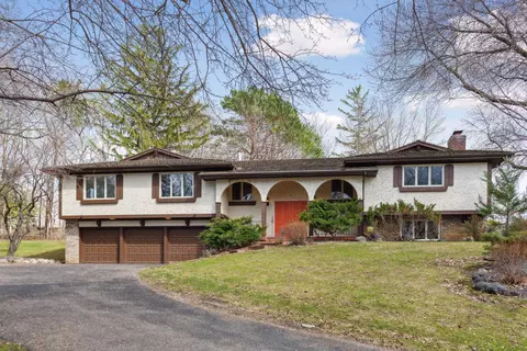1100 Heritage Ln, Wayzata, MN 55391