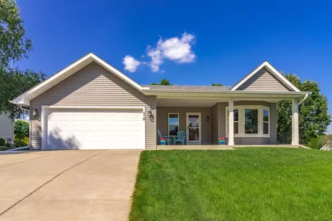579 Eden Cir, Eagan, MN 55123