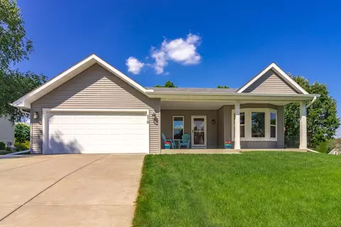 579 Eden Cir, Eagan, MN 55123