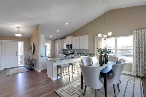 5061 Mustang Dr, Woodbury, MN 55129