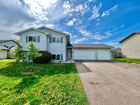 115 Hill St, Montrose, MN 55363