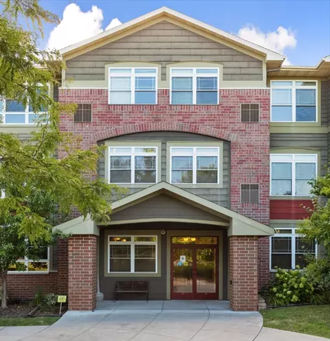2530 E 34th St #215, Minneapolis, MN 55406