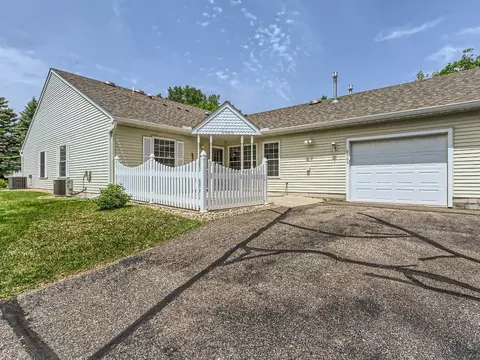 6905 Inverness Trl #18, Inver Grove Heights, MN 55077