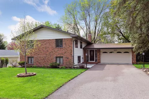 5201 Heritage Hills Dr, Bloomington, MN 55437