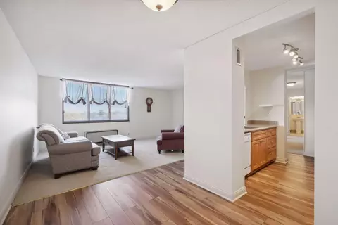 1181 Edgcumbe Rd #612, Saint Paul, MN 55105