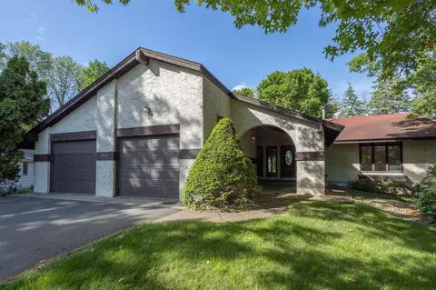 400 Reflection Rd, Apple Valley, MN 55124