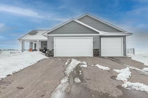 152 Wheat Field Ln, New Richmond, WI 54017