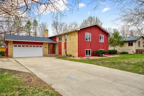 820 Fremont St E, Northfield, MN 55057