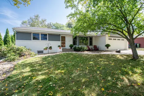 2466 Holton St, Roseville, MN 55113