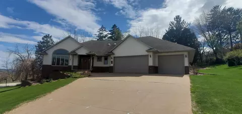 401 N Hill St, La Crescent, MN 55947