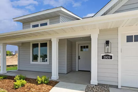 1909 Ontario Dr, Northfield, MN 55057