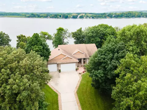12472 Shorewood Beach Rd, Detroit Lakes, MN 56501