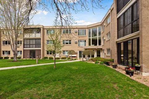 4360 Brookside Ct #319, Edina, MN 55436